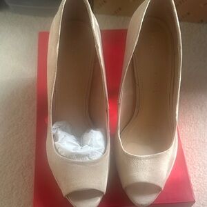 Beige suede Peep-Toe Heels